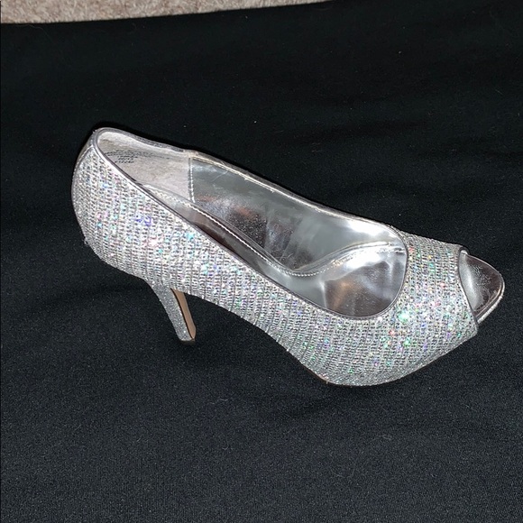 Heels - Picture 3 of 4